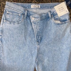 Abercrombie 90’s Straight Ultra High Rise